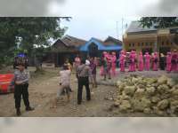 Peduli Korban Banjir, Bhayangkari Polres Bojonegoro Gelar Baksos di Baureno