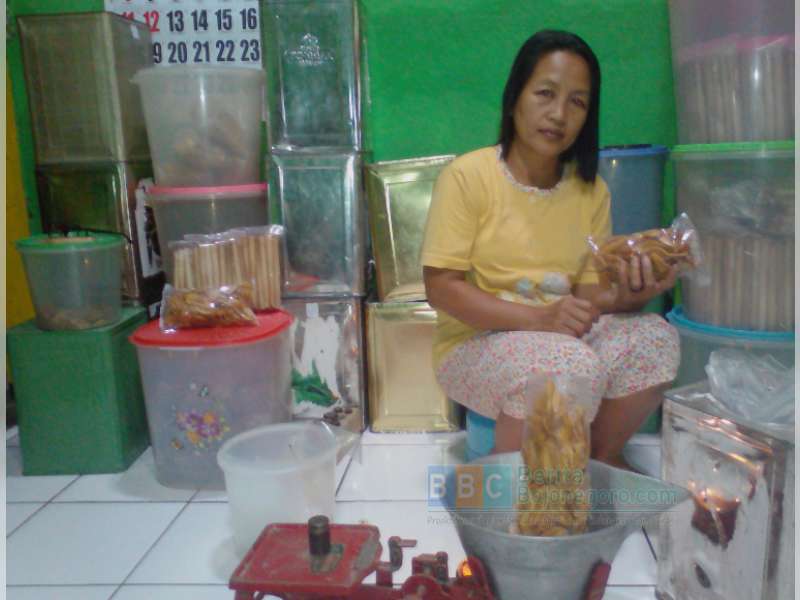 Perajin Kripik Pisang di Padangan Harapkan Bantuan Alat Pemotong Plastik