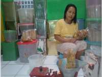 Perajin Kripik Pisang di Padangan Harapkan Bantuan Alat Pemotong Plastik