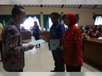 24 PNS Pemkab Terima SK Purna Tugas