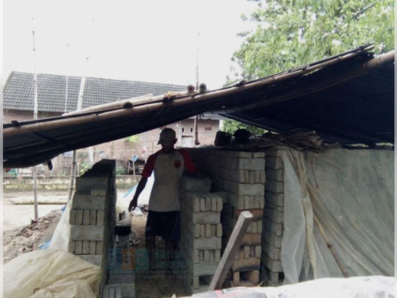 Musim Banjir, Perajin Batu Bata Berhenti Produksi