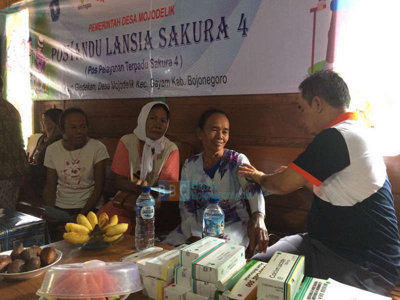 EMCL Bersama Puskesmas Gayam Buka Posyandu Lansia di Desa Mojodelik