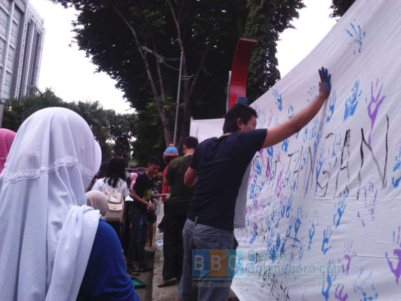 Aksi Seribu Cap Tangan oleh HMI BojonegoroTolak Korupsi