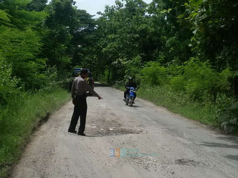 Ngebut Lalu Hindari Jalan Berlubang dan Jatuh, 2 Luka-Luka