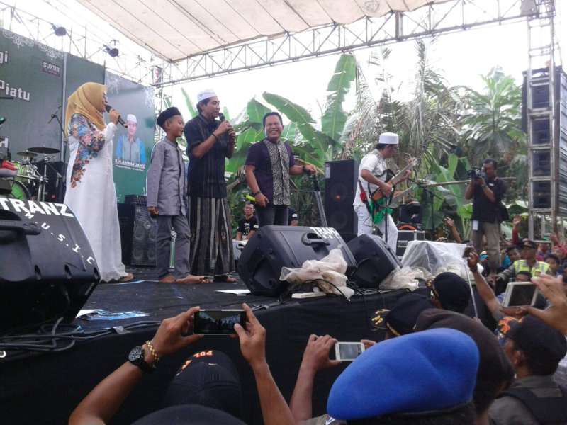 Wali Band Ramaikan Maulid di Ponpes Anwar Zahid