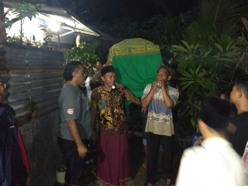 Jenazah Bintara Dikebumikan di TPU Kyai Mojo