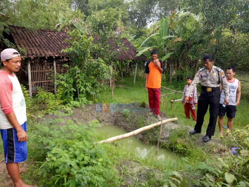 Ditinggal Kakaknya Angkat Jemuran, Bocah Balita Tenggelam di Kolam Ikan