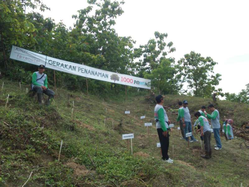 Aston dan Fave Hotel Gelar Gerakan Menanam 1000 Pohon di Waduk Pacal
