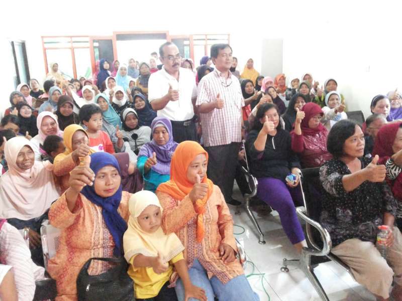 Ikut Pantau Pencairan Dana PKH, Kuswiyanto Beri Motivasi Para Penerima Bantuan