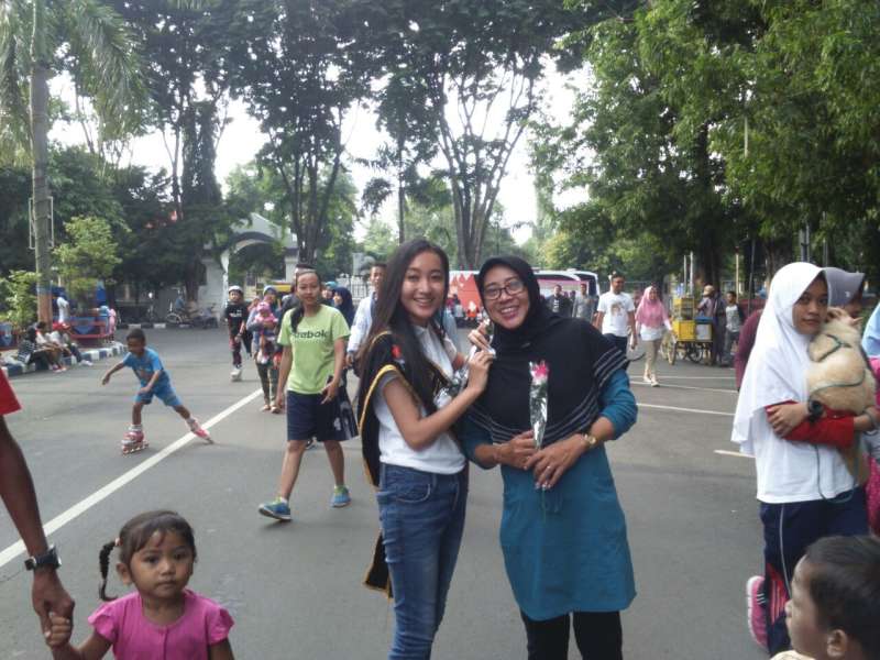 Bunga Hari Ibu di CFD dari Kange Yune Bojonegoro