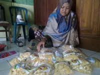 Jebolan Akbid, Tapi Malah Sukses Merintis Usaha Nugget