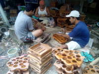 Singgah Sejenak di Kampung Perajin Souvenir di Dusun Bandar