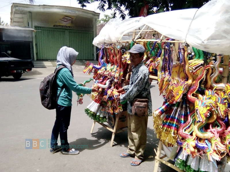 Pedagang Terompet asal Solo Serbu Kota Bojonegoro