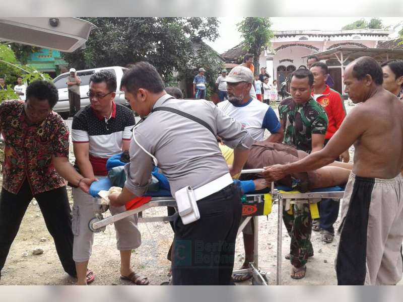 Honda Vario Tabrak Panther, Tulang Paha Pengendara Patah