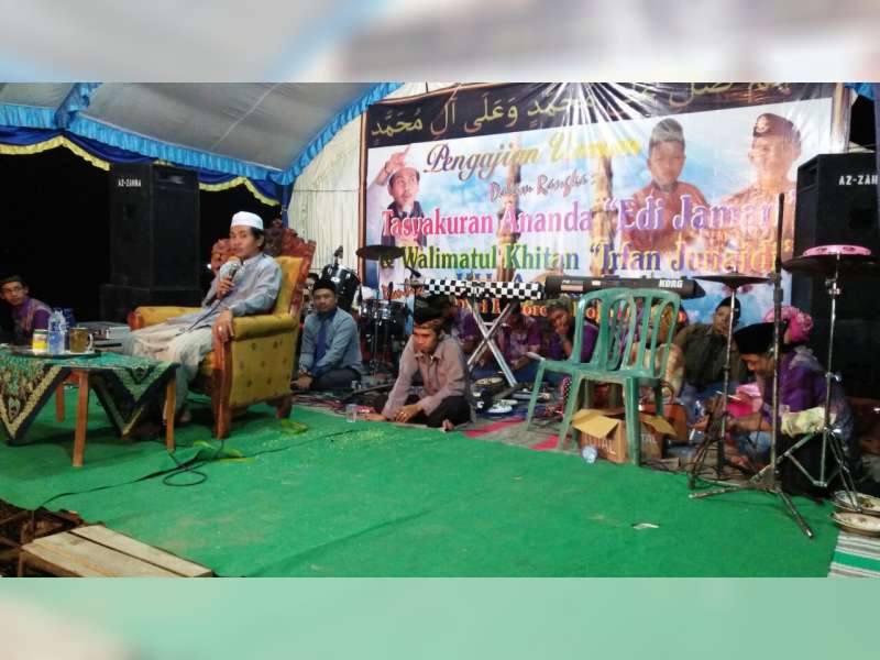 Bangga Anak Jadi Polisi, Warga Kasiman Ini Gelar Pengajian Undang KH Anwar Zahid