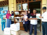 PEPC Beri Bantuan Buku dan Rak Buku pada 6 Sekolah