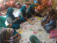 Kreatif, Membuat Bros dan Boneka Jari yang Banyak Digemari