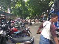 Petugas Parkir Dari PKMLW Masih Bertahan di Sekitar Pasar