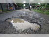 Jalan Penghubung Kecamatan Purwosari-Ngambon dan Purwosari-Tambakrejo Rusak Berat