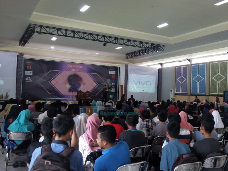 Ratusan Pelajar SMA di Bojonegoro Belajar Bareng Bayu Skak