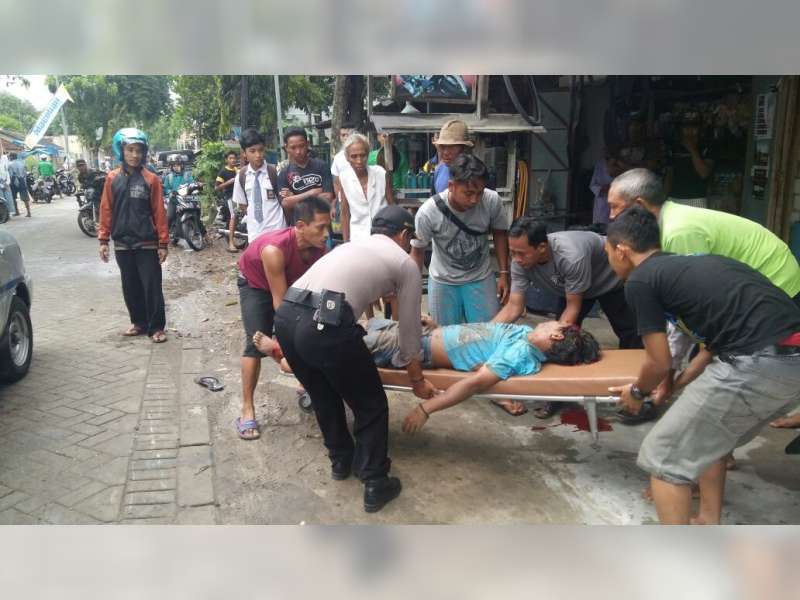 Akibat Terlalu Kencang Melaju, Pengendara Motor Tabrak Pejalan Kaki di Kanor