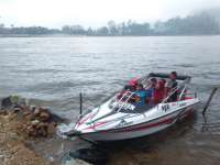 Serunya Naik Perahu Motor di Telaga Sarangan 