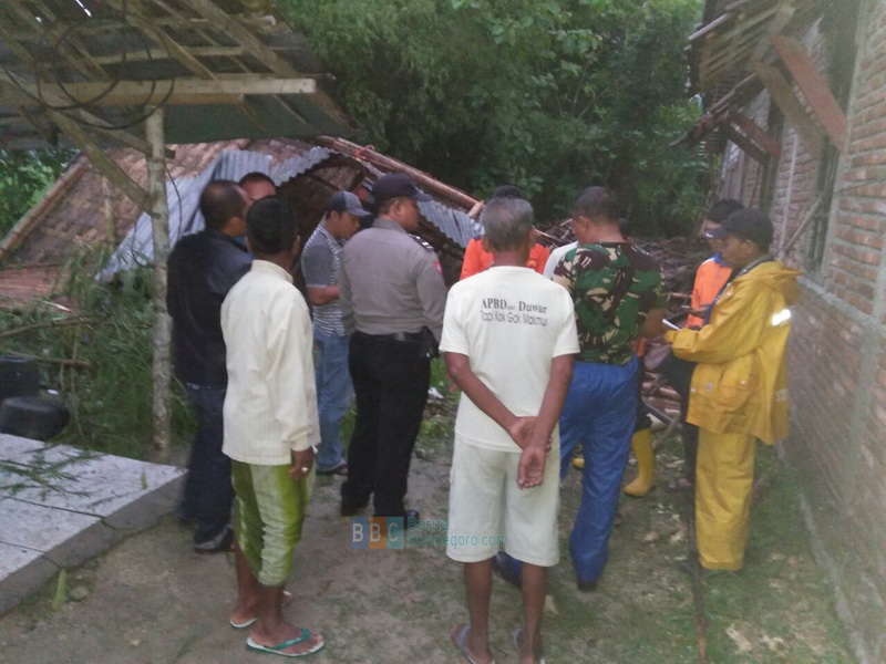 Dua Rumah Warga Sumberrejo Roboh Diterjang Angin Kencang