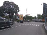 Hati-Hati, Lampu Lalu Lintas di Perempatan PLN Padam