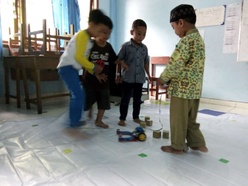 Ingin Anak-Anak Bojonegoro Tidak Hanya Konsumtif, Tapi Juga Bisa Merakit Robot
