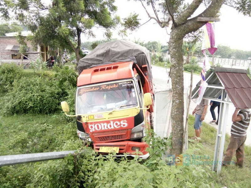 Truk Seruduk Motor di Kalitidu, Satu Orang Luka-Luka