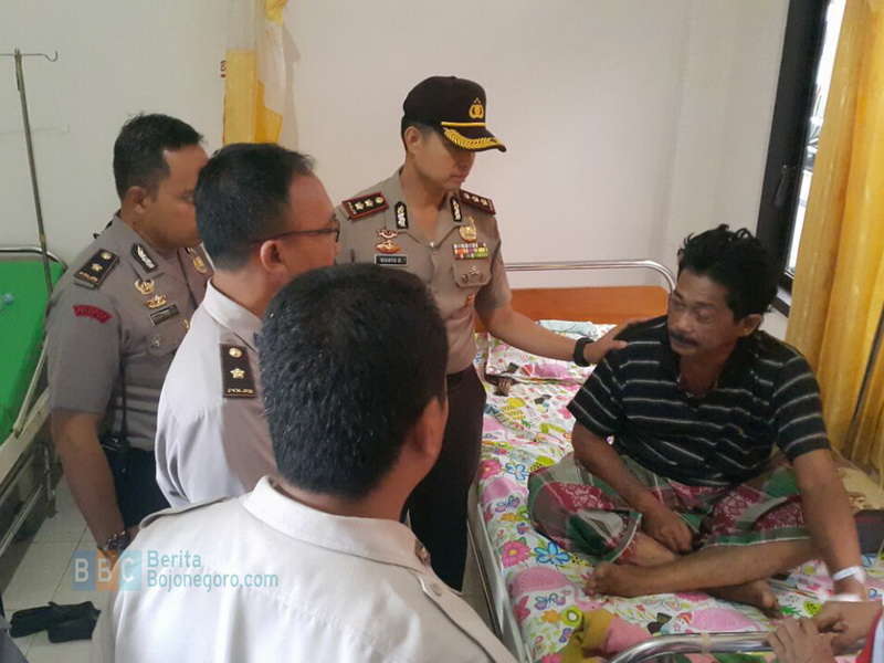 Usai Apel Senin Pagi, Kapolres Besuk Anggota yang Sakit