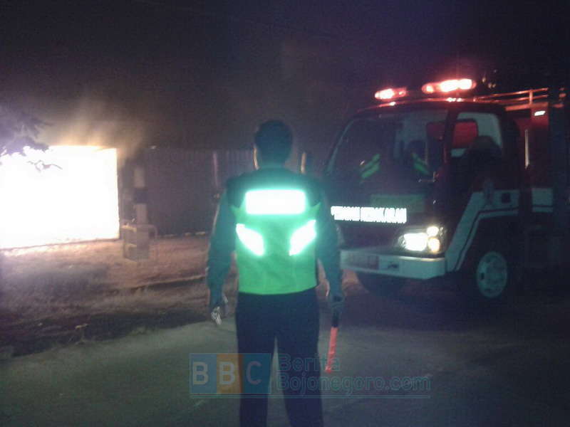 Show Room Mebel di Sumberrejo Terbakar, Pemilik Rugi Ratusan Juta