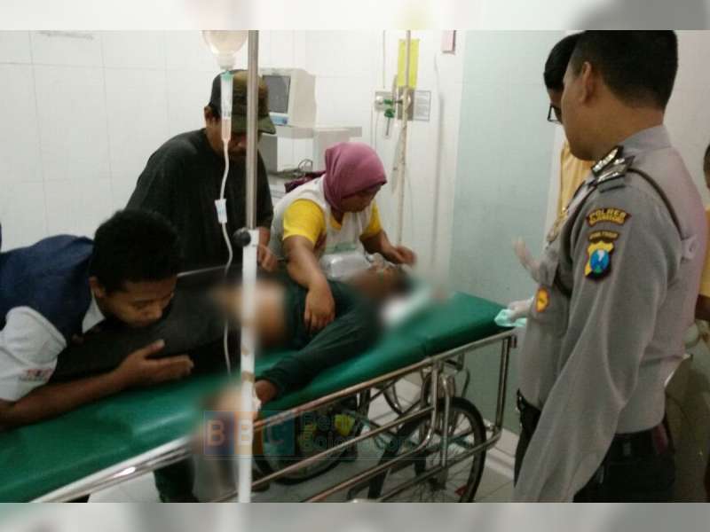 Hendak Belokkan Arah Motor, Dua Pelajar Celaka di Perempatan