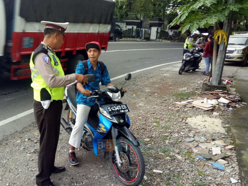 Respon Permintaan Warga, Polisi Lakukan Razia Kendaraan Bermotor di Baureno