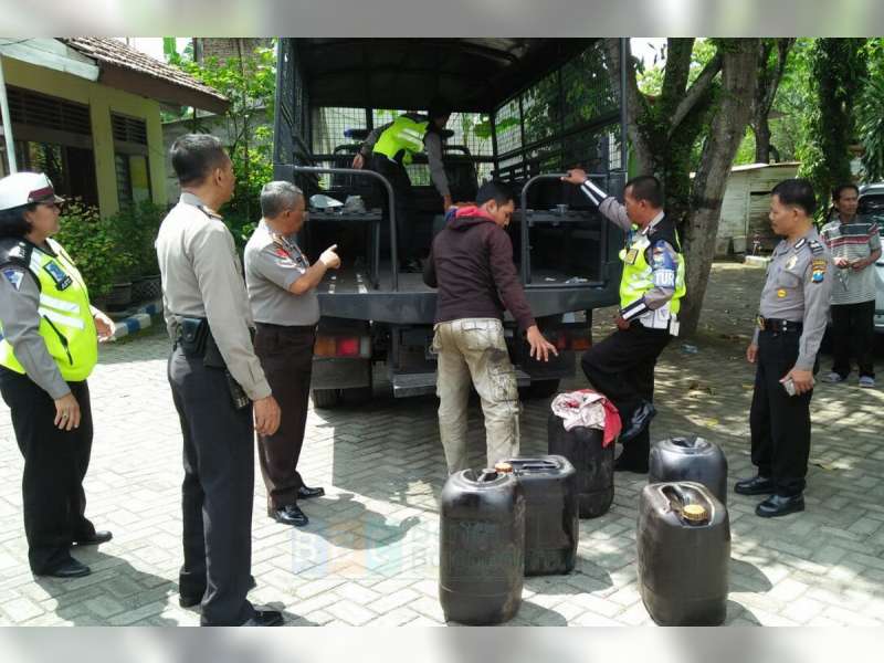 Polres Bojonegoro Lakukan Operasi Penertiban Peredaran Minyak Ilegal dari Sumur Tua