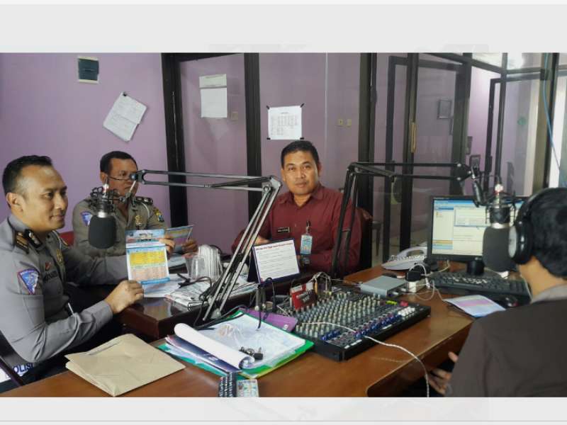 Satlantas Polres Bojonegoro Sosialisasikan PP Nomor 60 Tahun 2016 Melalui Radio