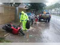 Kurang Waspada, MPU Hantam Pengendara Sepeda Motor Mio