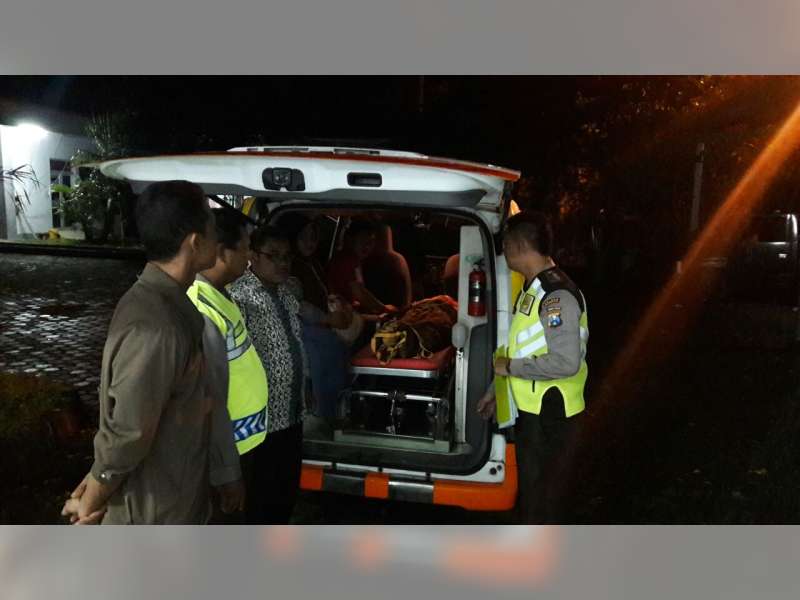 Memaksa Hendak Menyalip Dari Sisi Kiri, Sepeda Motor Terserempet Pikap