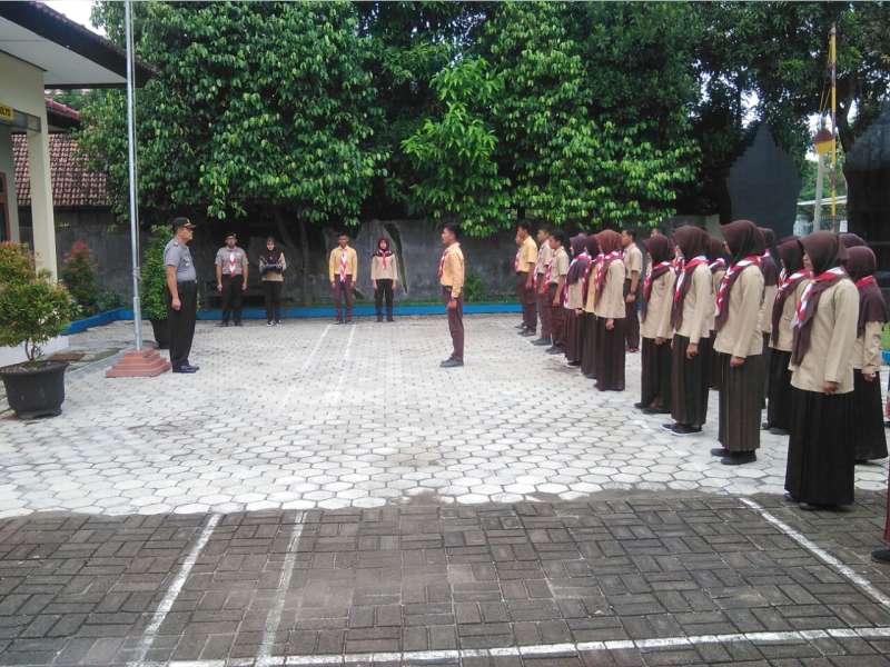 Kapolsek Margomulyo Lantik Anggota Saka Bhayangkara Kwartir Ranting