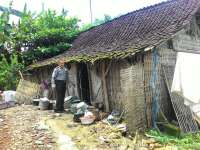 Pawon Bambu Milik Warga Balen Roboh Diterpa Angin Kencang