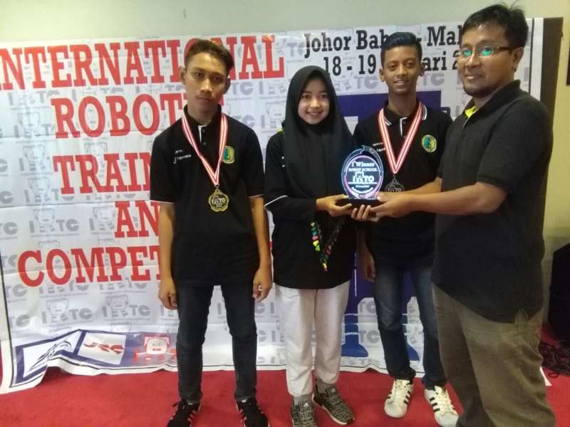 SMAN 1 Baureno Ingin Pelopori Sekolah Robot Bojonegoro (SRB)