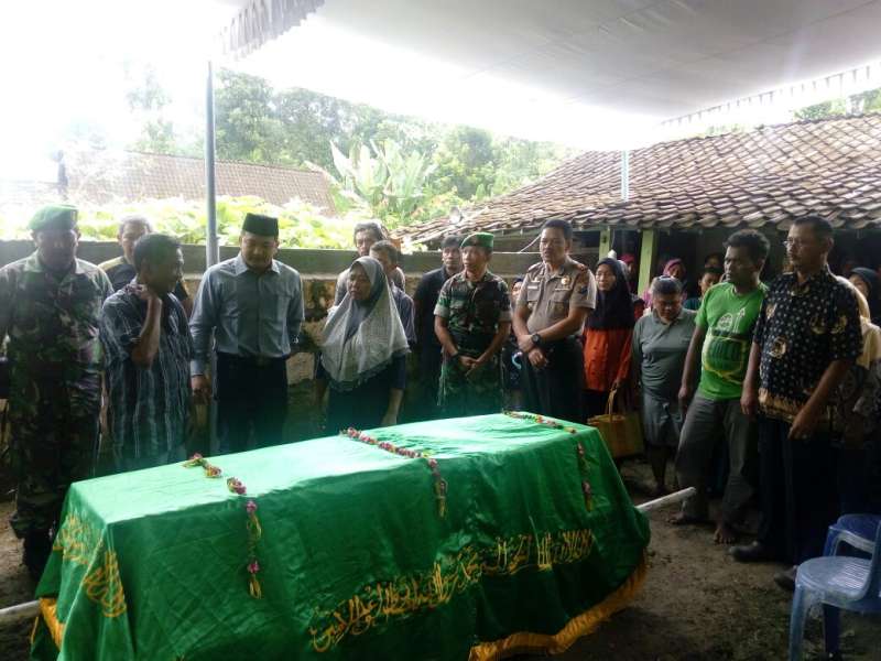 Jenazah Sulis Setyowati Sudah Dimakamkan