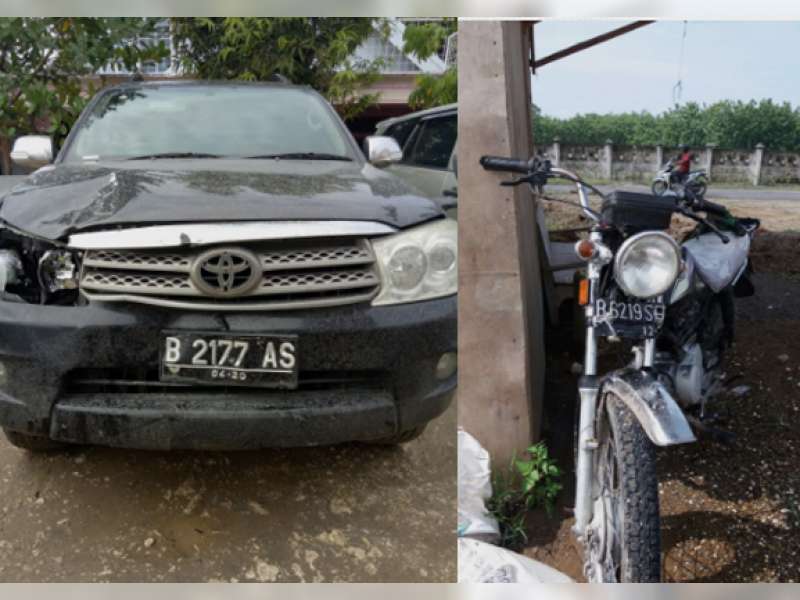 Hendak Belok, Pengendara Motor Ditabrak Toyota Fortuner di Padangan