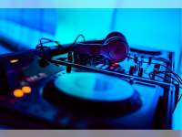 Musik EDM yang Populer di Kalangan Anak Muda