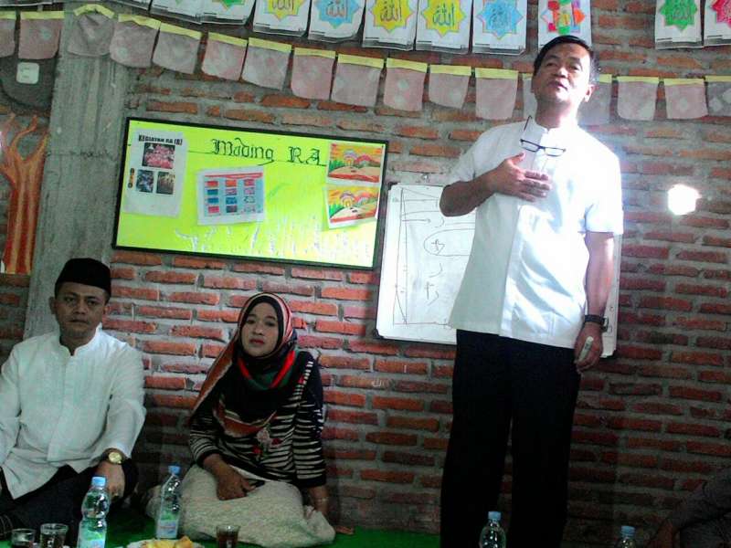 Kunjungi MI Mabdaussolah di Kecamatan Baureno, Kuswiyanto Semangati Para Siswa