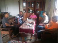 Upayakan Jalan Damai, Kapolsek Gayam Sampaikan Surat Undangan Mediasi Eksekusi