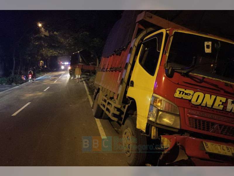 Empat Kendaraan Terlibat Kecelakaan Karambol di Baureno