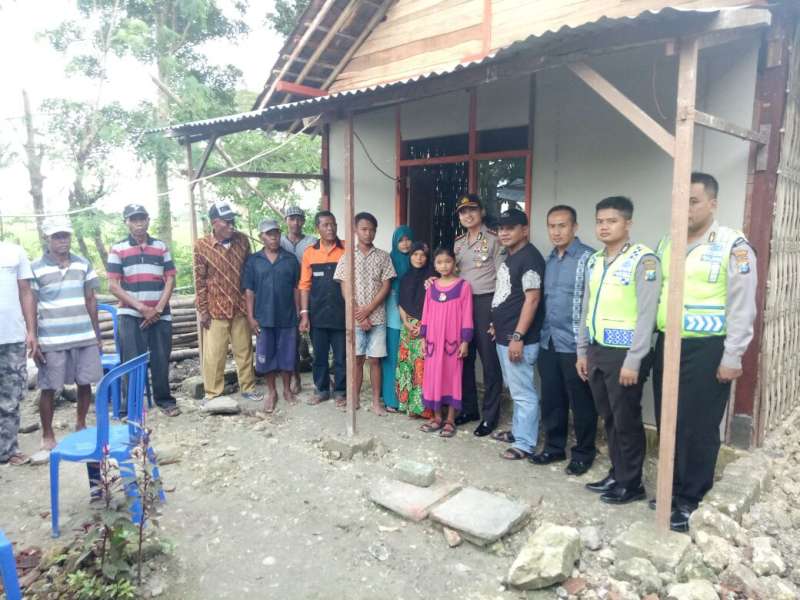 Kapolres Bojonegoro Datangi Rumah Bu Atun, Pastikan Pembangunan Beres