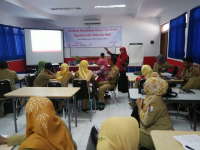 35 Guru SD Dilatih Menyusun Karya Tulis Ilmiah Berbasis Teknologi Informasi