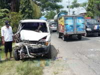 Kijang Hantam Truk di Baureno, 3 Orang Luka-Luka